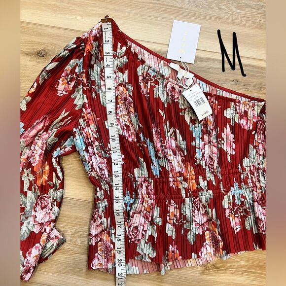 WAYF Pleated One Shoulder Floral Top Scarlet Roses - Picture 9 of 11